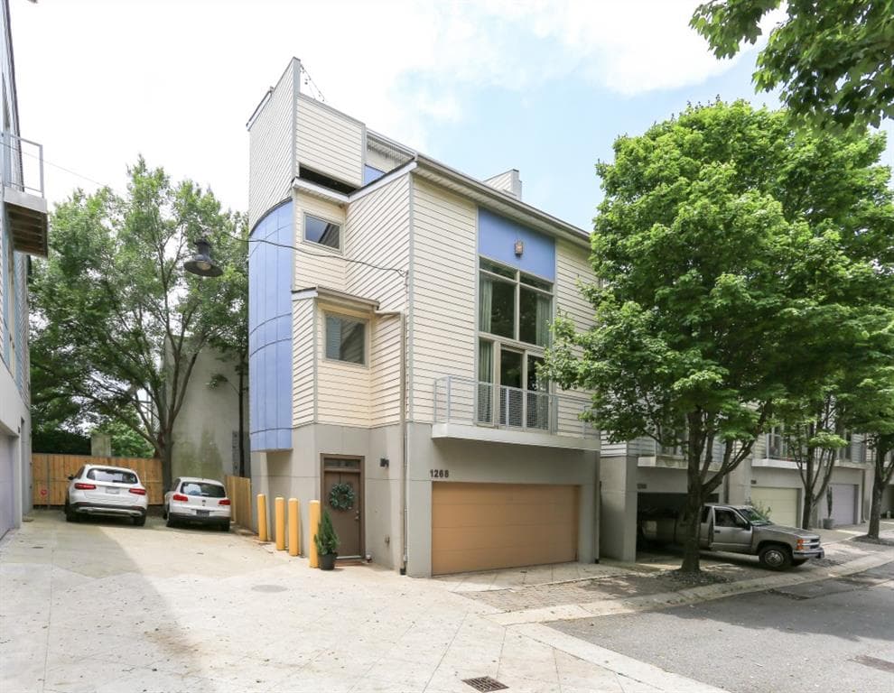 2 bedroom, 3 bathroom, 1,983 sq ft townhouse sold at 1268 Van Allen Mews, Atlanta, GA 30318
