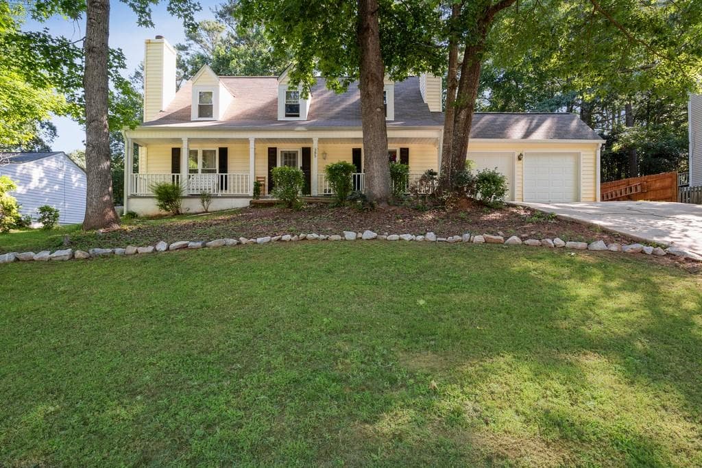 3 bedroom, 2 bathroom, 1,612 sq ft single family residence sold at 385 Barrington Drive, Roswell, GA 30076