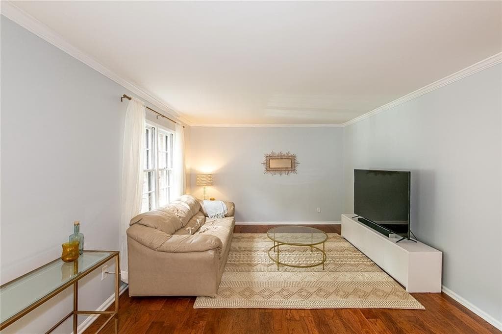2 bedroom, 3 bathroom, 1,252 sq ft townhouse sold at 73 Monet Court, Atlanta, GA 30327