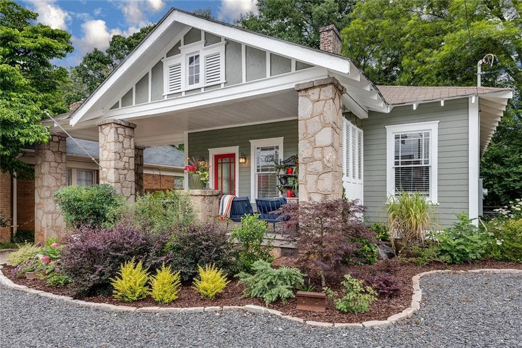 3 bedroom, 2 bathroom, 1,400 sq ft single family residence sold at 1464 Sylvan Road, Atlanta, GA 30310