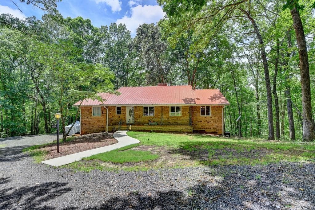 2 bedroom, 2 bathroom, 1,878 sq ft single family residence sold at 6280 Forest Village Drive, Gainesville, GA 30506