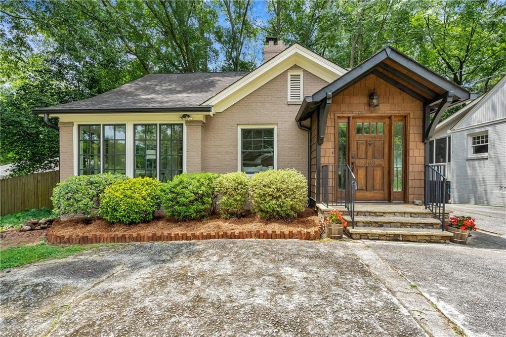 3 bedroom, 2 bathroom, 1,804 sq ft single family residence sold at 289 Lindbergh Drive, Atlanta, GA 30305