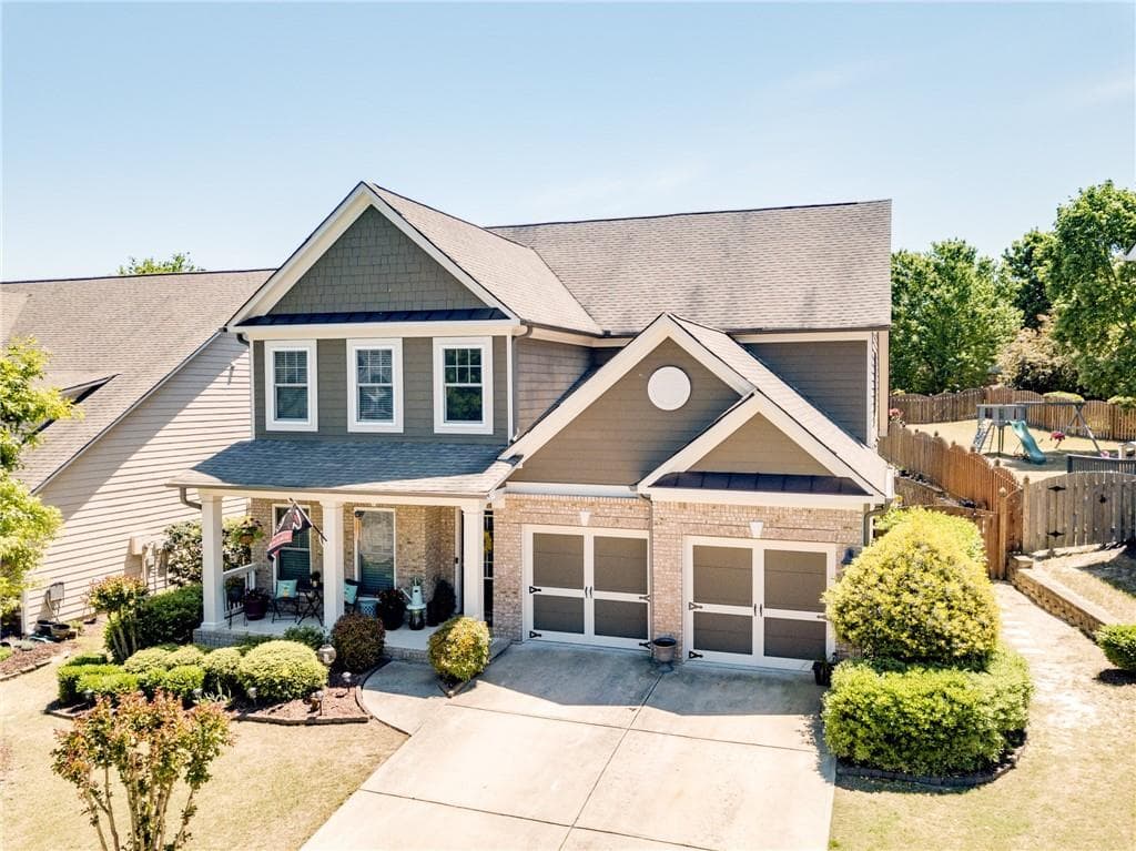 3 bedroom, 3 bathroom, 3,292 sq ft single family residence sold at 7927 Keepsake Lane, Flowery Branch, GA 30542