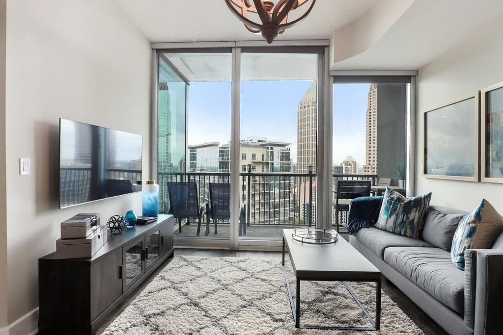 1 bedroom, 1 bathroom, 768 sq ft condominium sold at 1080 Peachtree Street 2114, Atlanta, GA 30309
