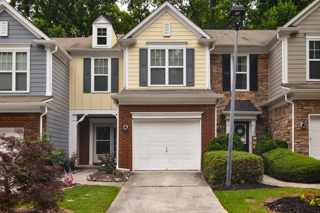 3 bedroom, 3 bathroom, 1,638 sq ft townhouse sold at 295 Kigian Trail, Woodstock, GA 30188