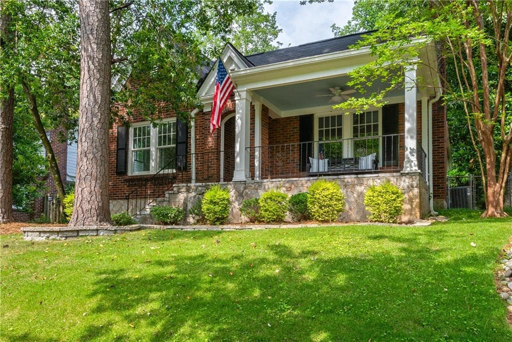 3 bedroom, 2 bathroom, 2,195 sq ft single family residence sold at 3263 W Shadowlawn Avenue, Atlanta, GA 30305