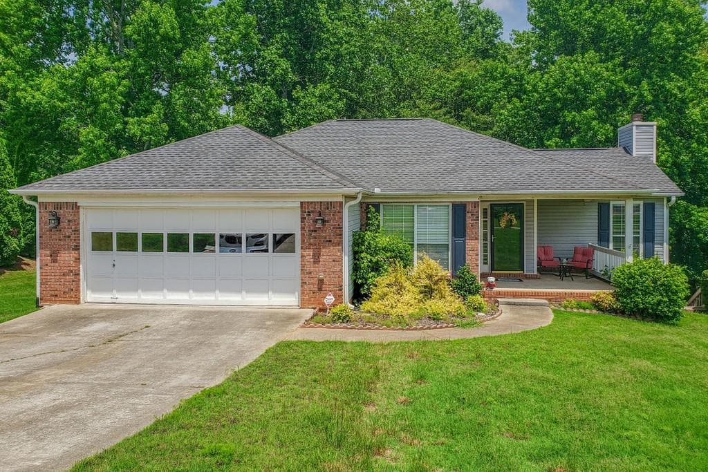 5441 Riverchase Drive, Flowery Branch, GA 30542 — most recent listing photo