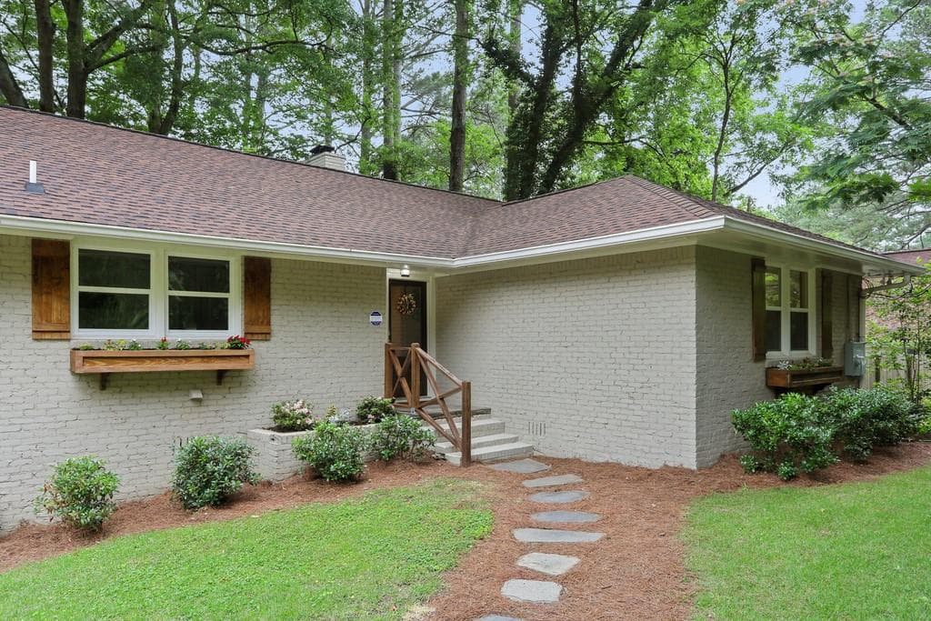 3 bedroom, 2 bathroom, 1,631 sq ft single family residence sold at 2304 Pembrook Place, Atlanta, GA 30324