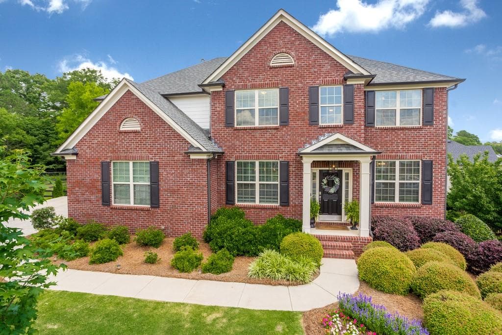 6 bedroom, 4 bathroom, 4,768 sq ft single family residence sold at 305 Spotted Ridge Circle, Woodstock, GA 30188
