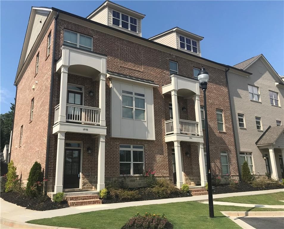 4 bedroom, 4 bathroom, 2,400 sq ft townhouse sold at 1264 Stone Castle Circle 17, Smyrna, GA 30080