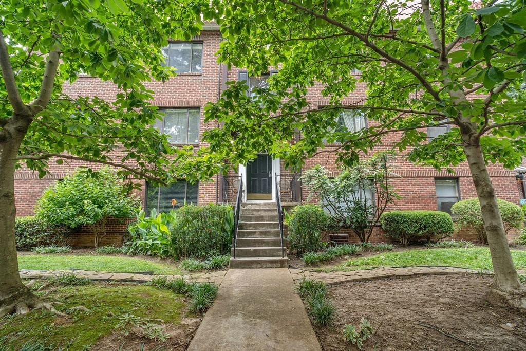 2 bedroom, 1 bathroom, 667 sq ft condominium sold at 708 Argonne Avenue 6, Atlanta, GA 30308