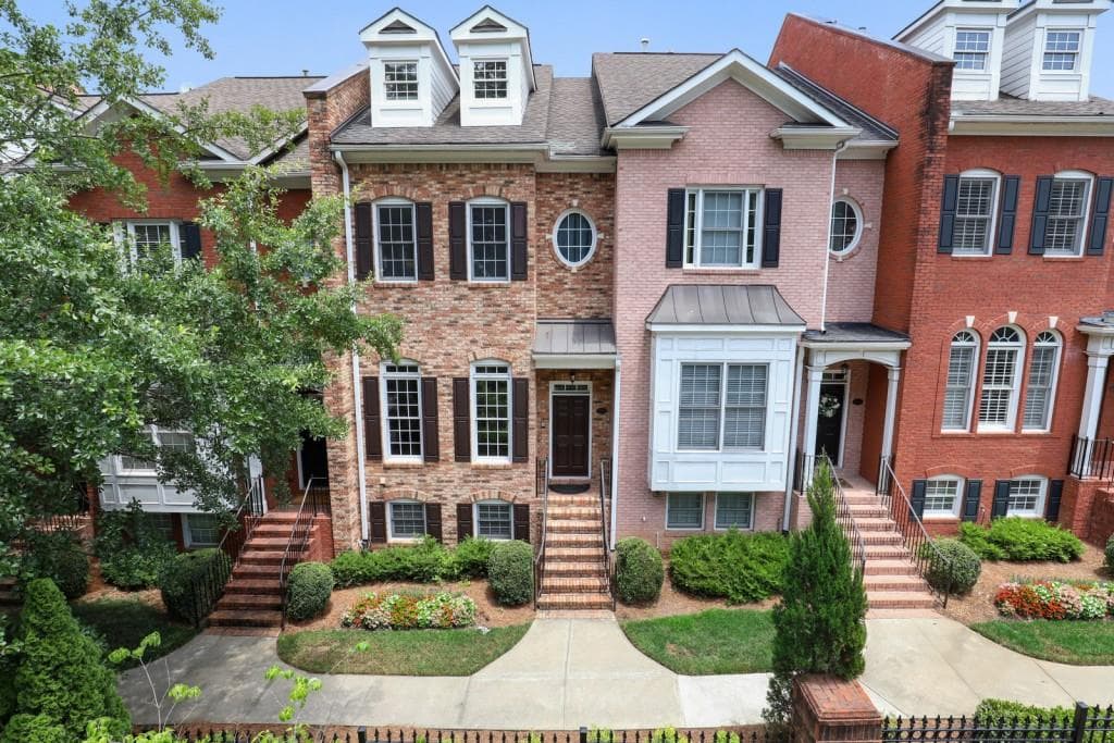 4 bedroom, 5 bathroom, 2,759 sq ft townhouse sold at 2590 Brookhaven Chase Lane, Brookhaven, GA 30319