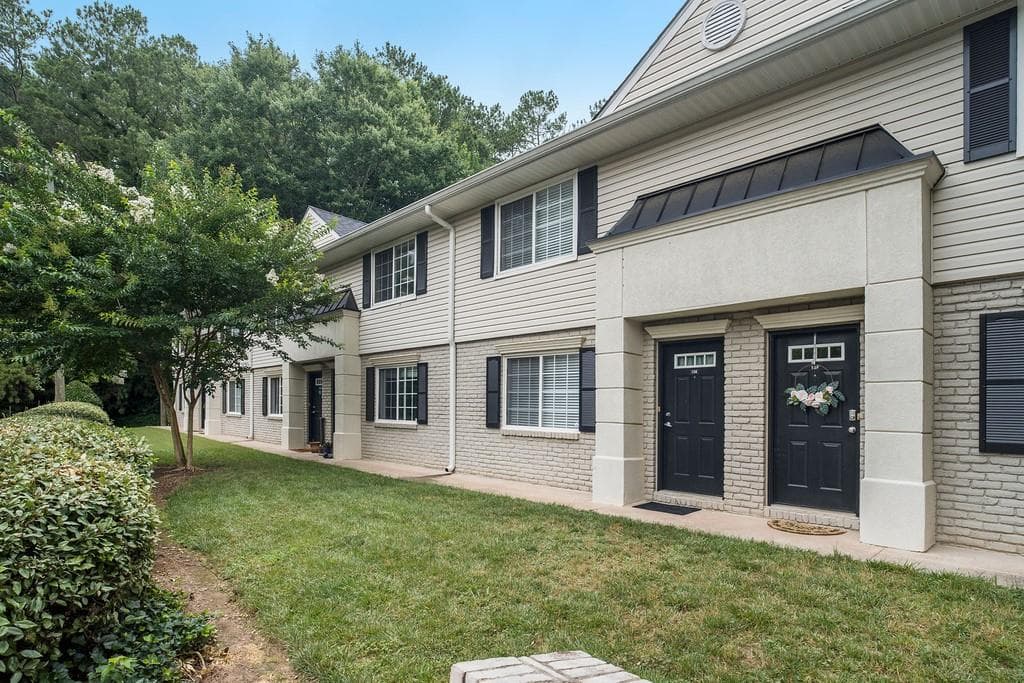 6940 Roswell Road 15D, Atlanta, GA 30328 — most recent listing photo