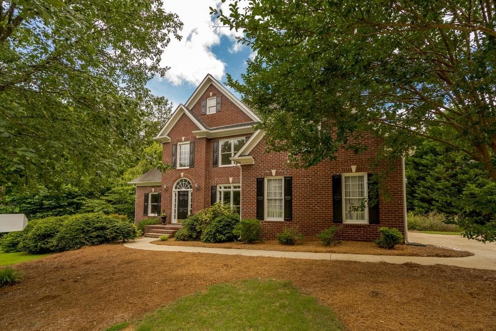 5 bedroom, 3 bathroom, 2,480 sq ft single family residence sold at 1001 Avery Creek Drive, Woodstock, GA 30188