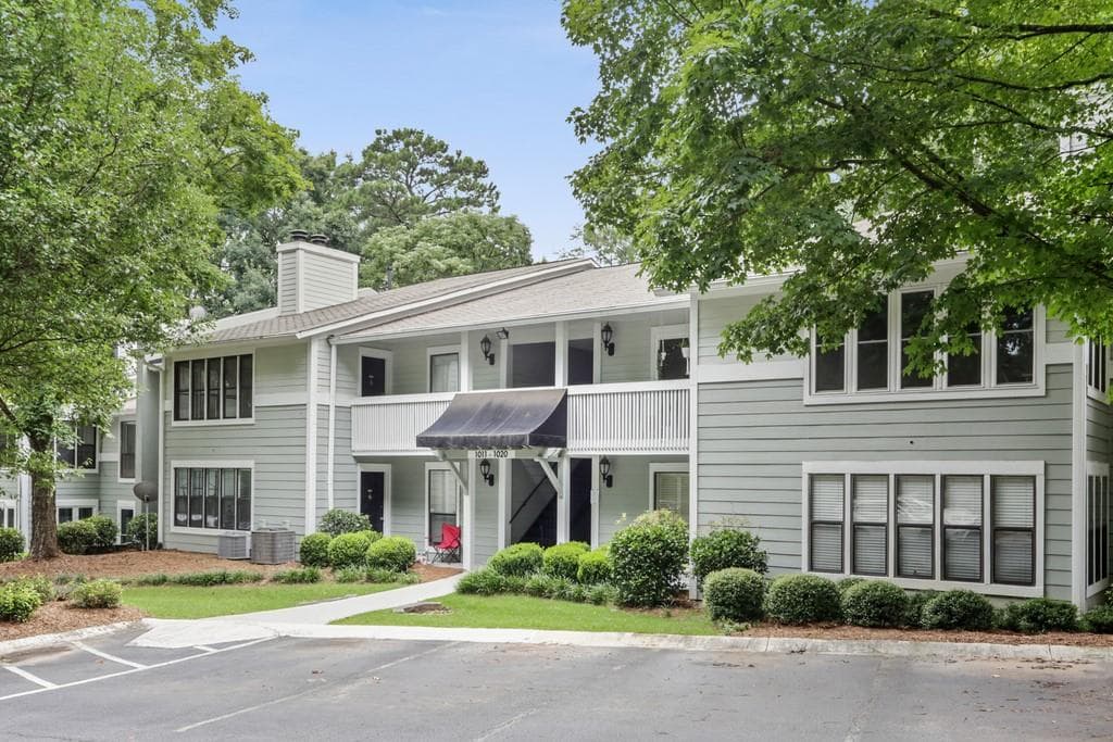 2 bedroom, 2 bathroom, 1,280 sq ft condominium sold at 1020 Summit North 1020, Atlanta, GA 30324