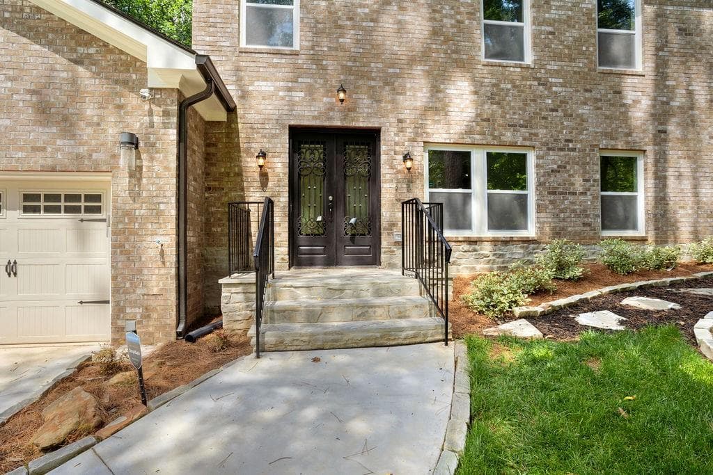 4 bedroom, 4 bathroom, 2,926 sq ft single family residence sold at 912 Peyton Road, Atlanta, GA 30311