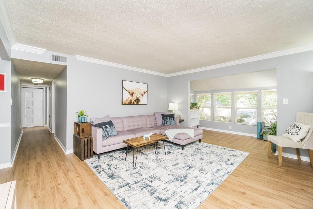 2 bedroom, 1 bathroom, 1,051 sq ft condominium sold at 5147 Roswell Road 10, Atlanta, GA 30342
