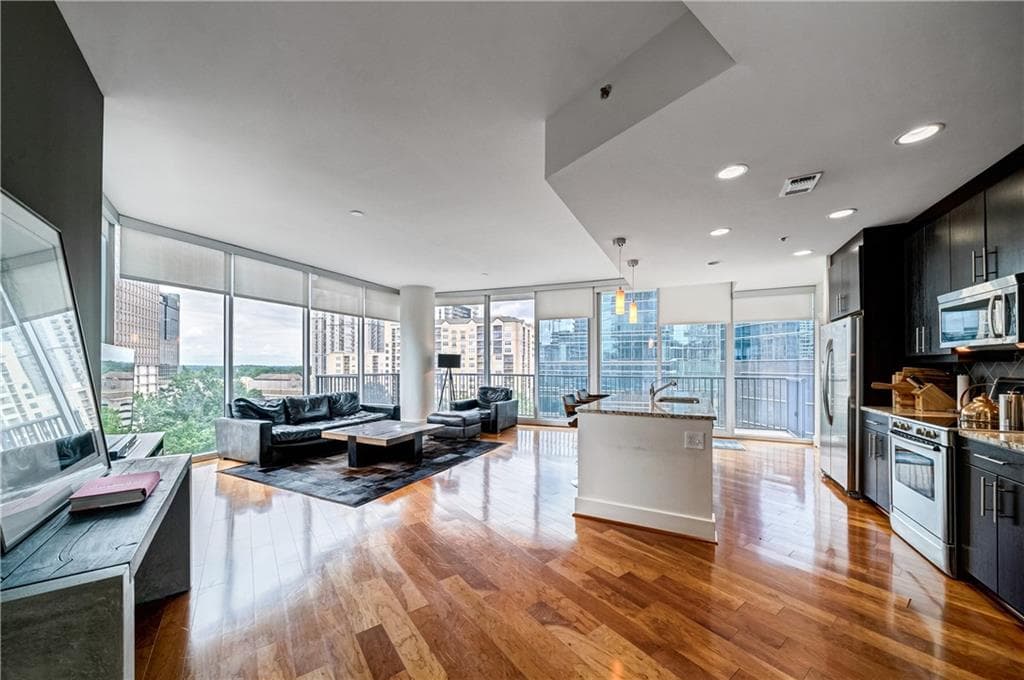 2 bedroom, 3 bathroom, 1,505 sq ft condominium sold at 1080 Peachtree Street 803, Atlanta, GA 30309