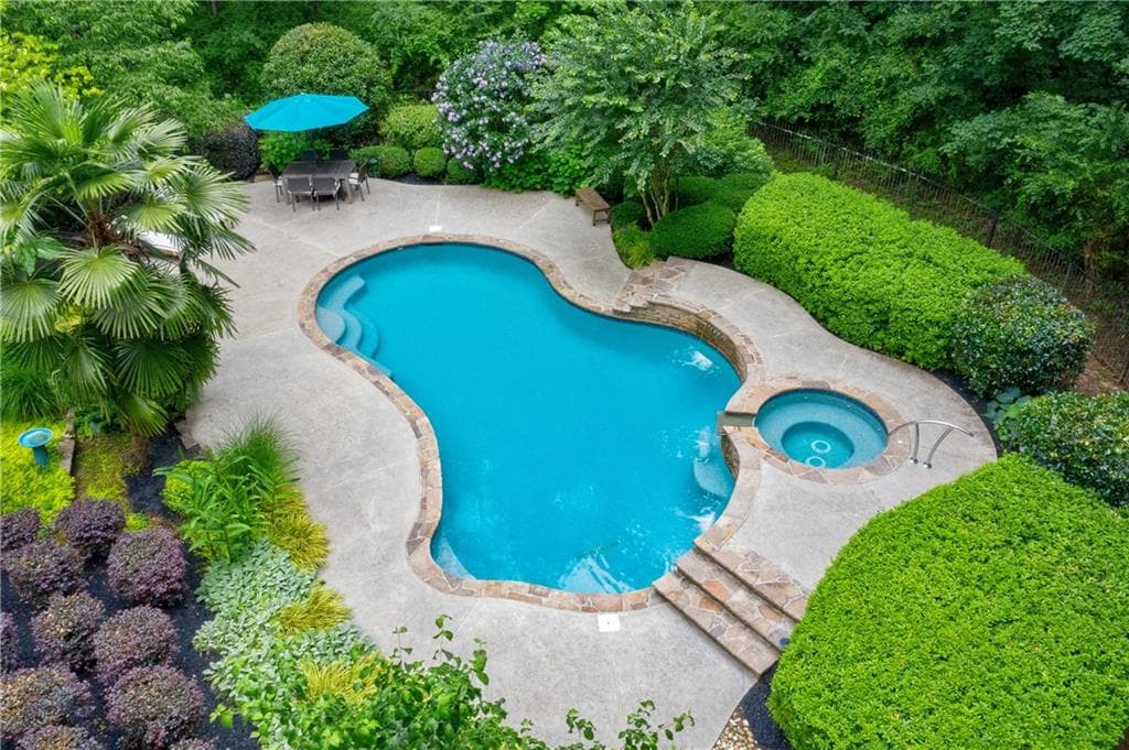 650 Woodstream Court, Roswell, GA 30075 — most recent listing photo