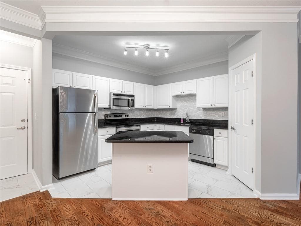 1 bedroom, 1 bathroom, 819 sq ft condominium sold at 1850 Cotillion Drive 2211, Atlanta, GA 30338