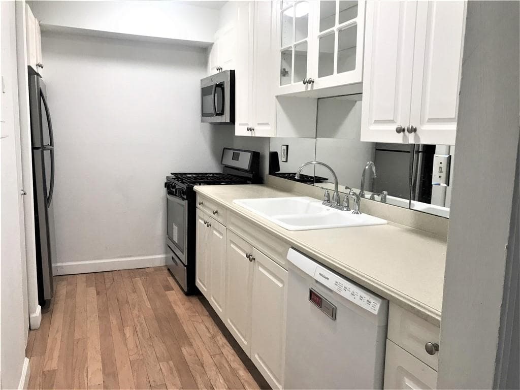 395 Pharr Road 404, Atlanta, GA 30305 — most recent listing photo
