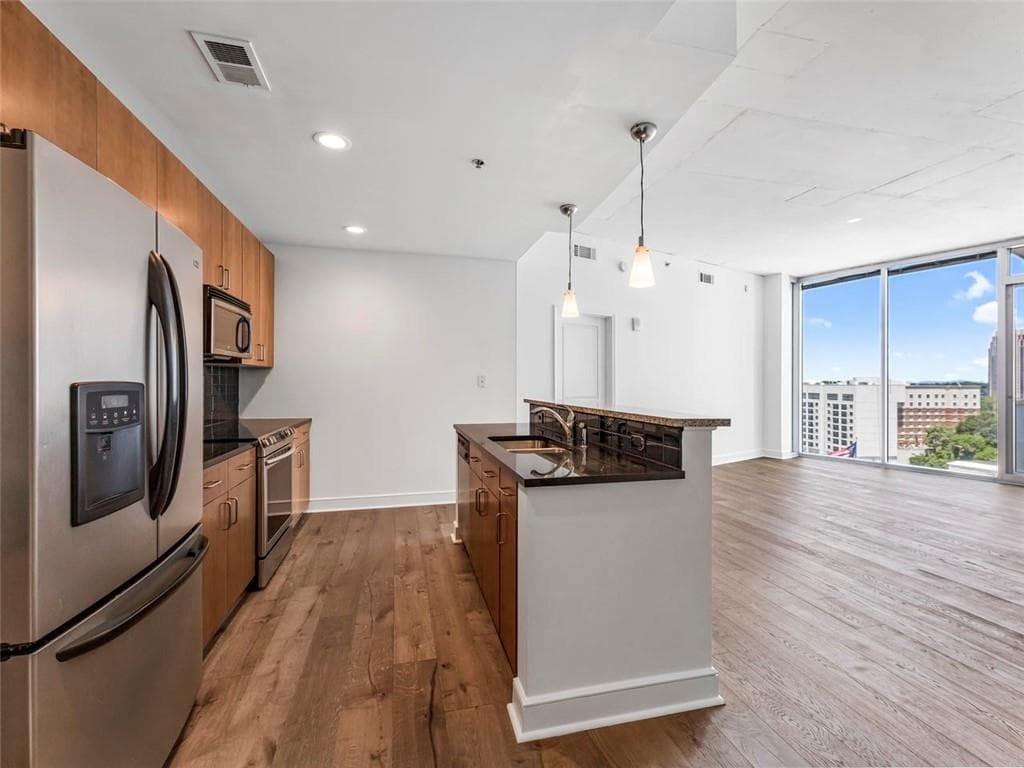 2 bedroom, 2 bathroom, 1,091 sq ft condominium sold at 44 Peachtree Place 1324, Atlanta, GA 30309