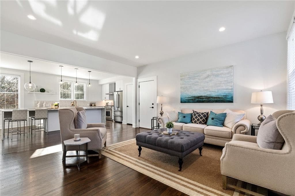 2 bedroom, 2 bathroom, 1,357 sq ft condominium sold at 120 Peachtree Memorial Drive 124-4, Atlanta, GA 30309