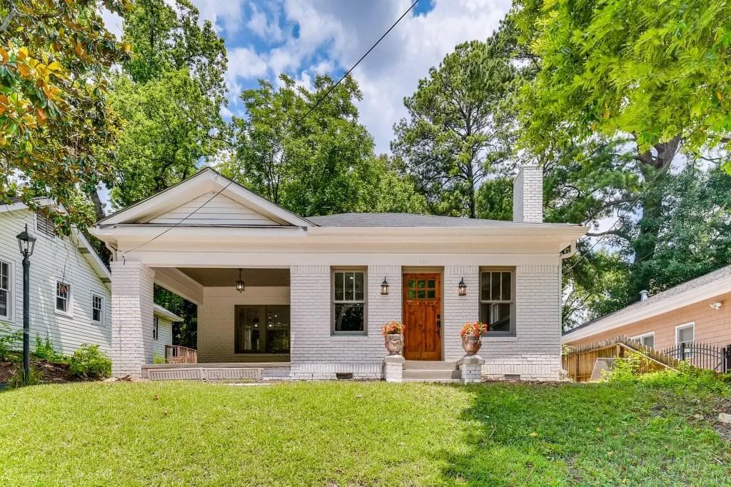 3 bedroom, 2 bathroom, 1,608 sq ft single family residence sold at 286 Lindbergh Drive, Atlanta, GA 30305