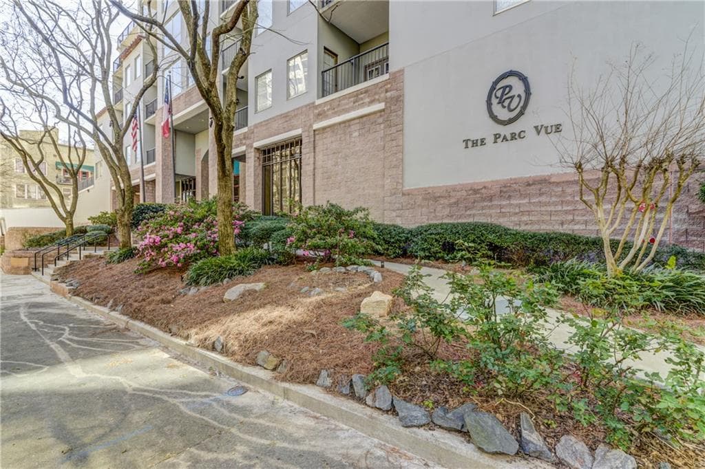 2 bedroom, 2 bathroom, 1,150 sq ft condominium sold at 275 13th Street 405, Atlanta, GA 30309
