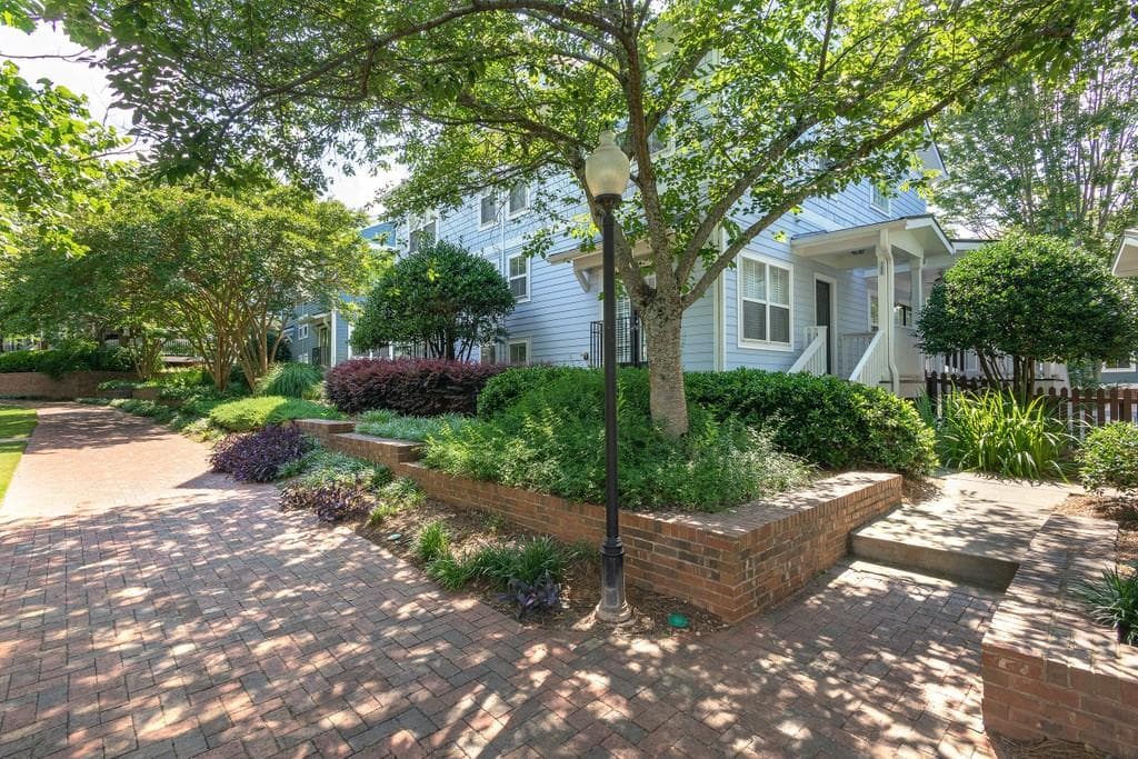 3 bedroom, 4 bathroom, 1,798 sq ft townhouse sold at 268 Carlyle Park Drive, Atlanta, GA 30307