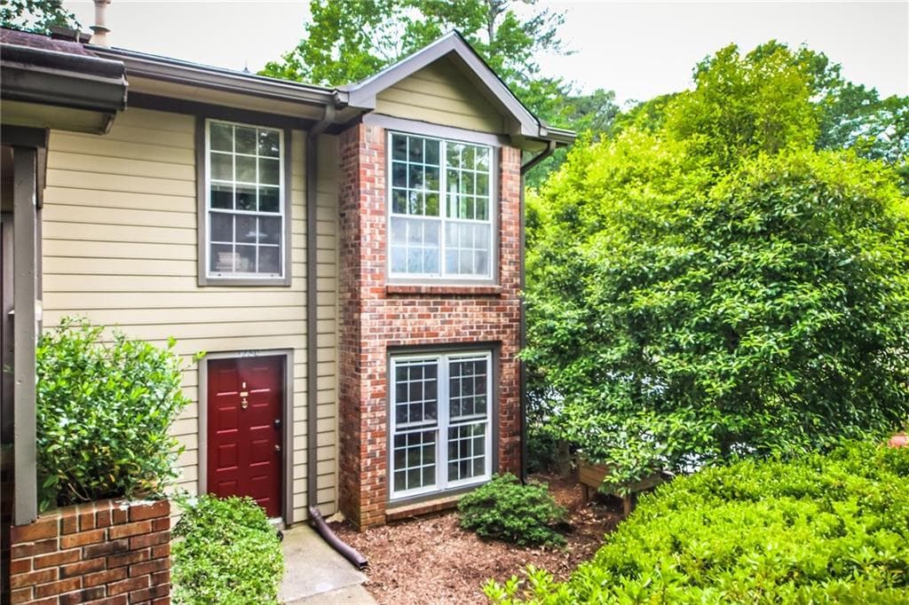 2 bedroom, 2 bathroom, 1,304 sq ft condominium sold at 1280 Weatherstone Drive, Atlanta, GA 30324