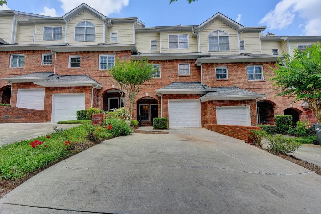 3 bedroom, 4 bathroom, 2,301 sq ft townhouse sold at 1200 Wing Street 7, Sandy Springs, GA 30350
