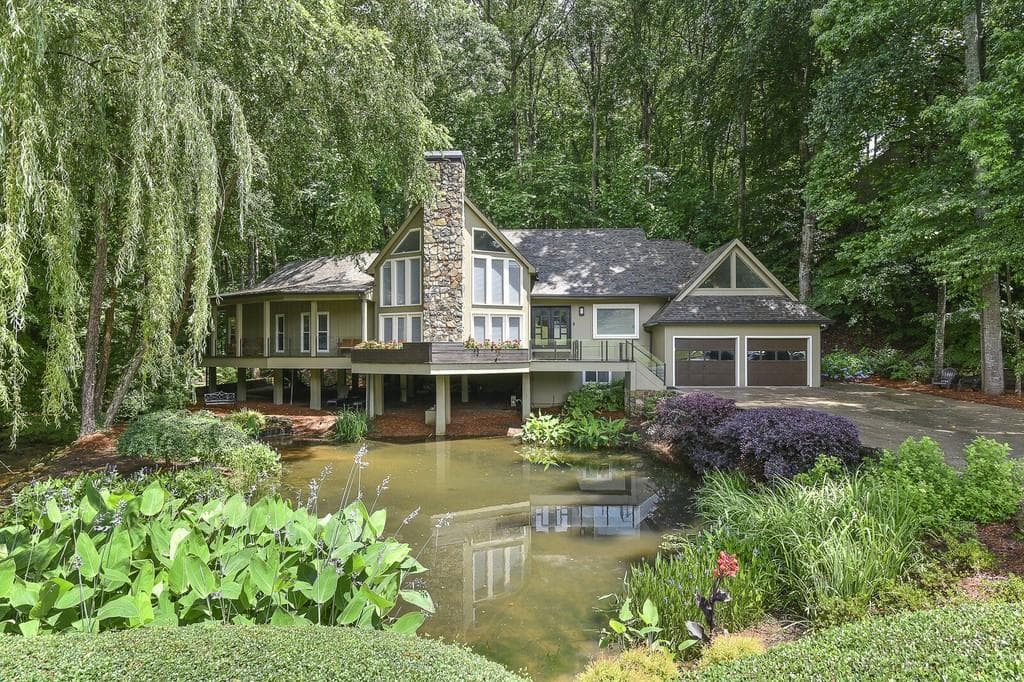 4 bedroom, 4 bathroom, 3,698 sq ft single family residence sold at 1120 Oakhaven Drive, Roswell, GA 30075