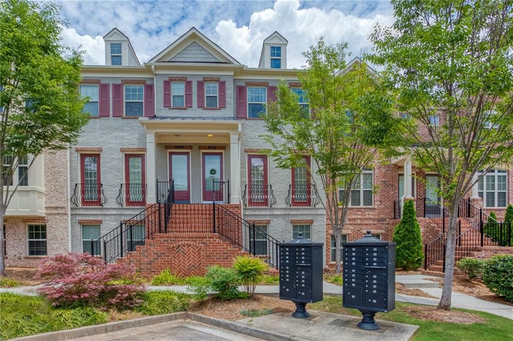 3 bedroom, 4 bathroom, 2,014 sq ft townhouse sold at 227 Alderwood Point, Atlanta, GA 30328