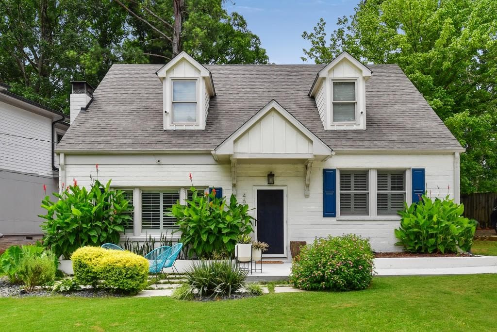 3 bedroom, 3 bathroom, 2,424 sq ft single family residence sold at 467 E Pharr Road, Decatur, GA 30030