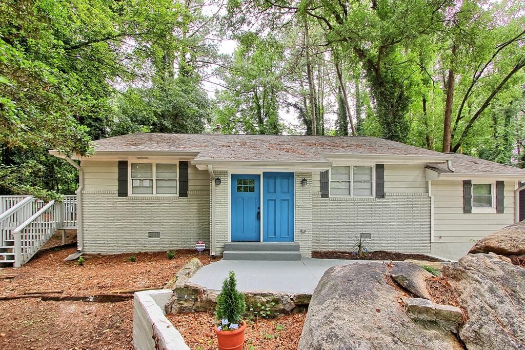 4 bedroom, 3 bathroom, 1,985 sq ft single family residence sold at 3206 Hollydale Drive, Atlanta, GA 30311