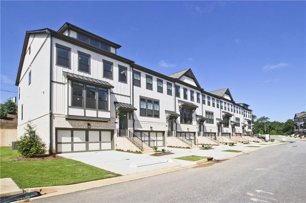 3 bedroom, 4 bathroom, 3,293 sq ft townhouse sold at 1147 Provence Lane 13, Decatur, GA 30033