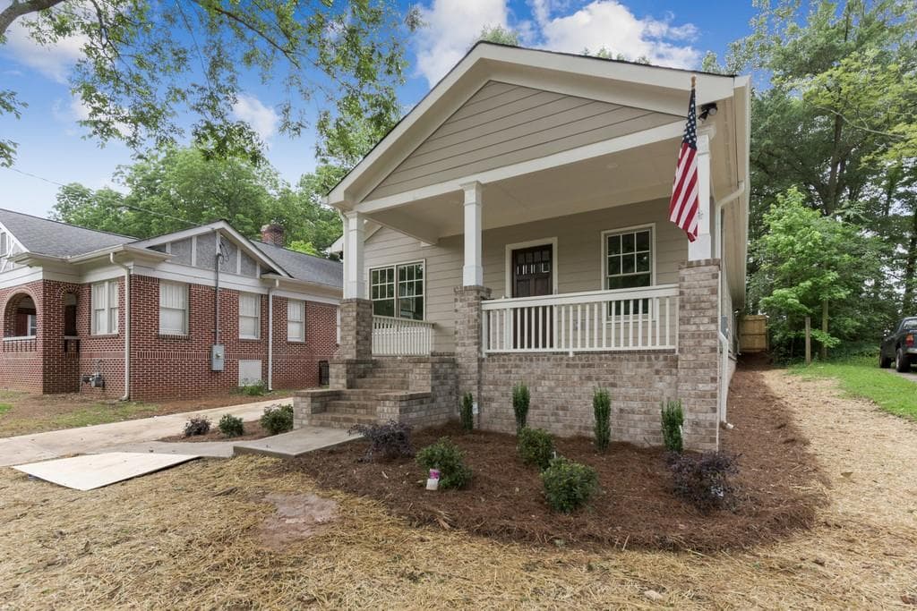 3 bedroom, 3 bathroom, 1,800 sq ft single family residence sold at 898 Rose Circle, Atlanta, GA 30310