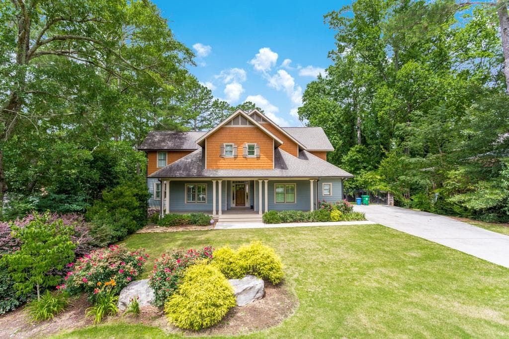 5 bedroom, 6 bathroom, 3,631 sq ft single family residence sold at 1711 Briarlake Circle, Decatur, GA 30033