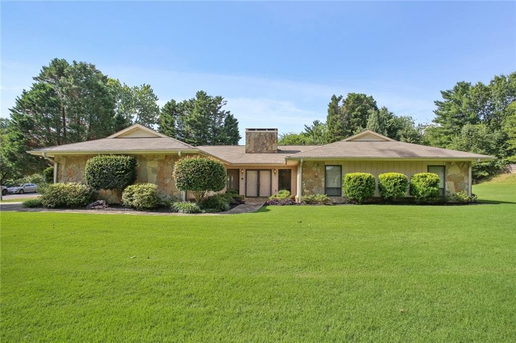3 bedroom, 3 bathroom, 2,082 sq ft single family residence sold at 405 Saddle Creek Circle, Roswell, GA 30076