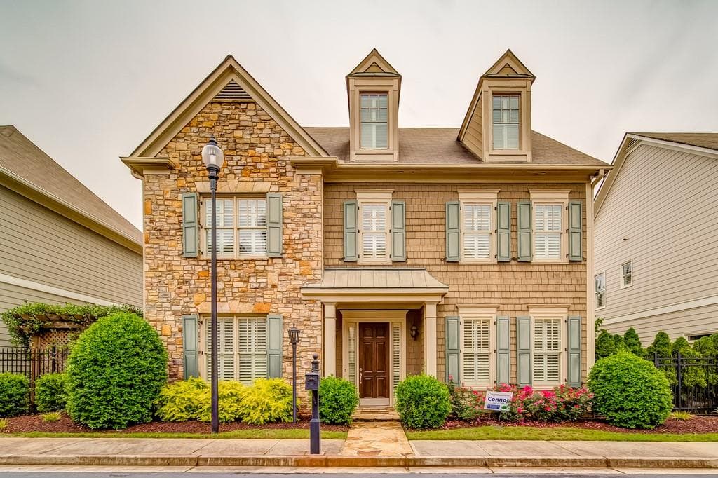 4 bedroom, 3 bathroom, 2,683 sq ft single family residence sold at 2950 Gateland Square, Marietta, GA 30062
