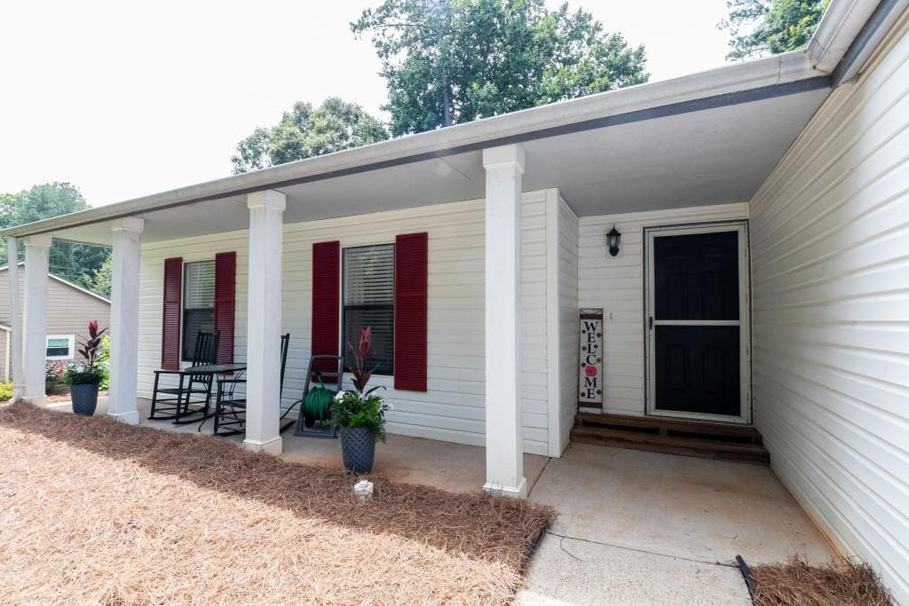 3 bedroom, 2 bathroom, 1,612 sq ft single family residence sold at 1909 Grant Lane, Woodstock, GA 30188