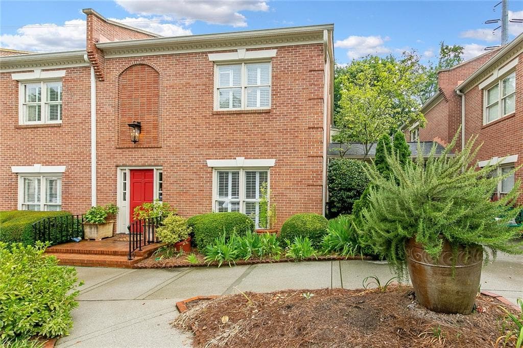 2 bedroom, 3 bathroom, 1,722 sq ft townhouse sold at 501 Ansley Villa Drive, Atlanta, GA 30324