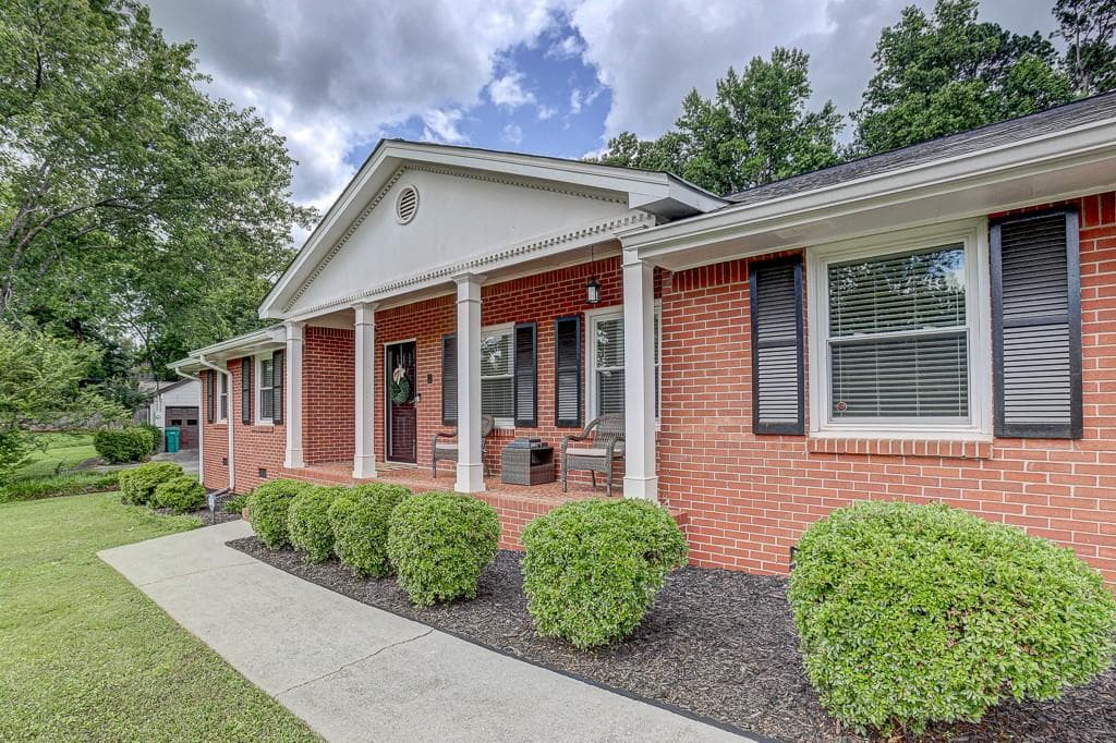 3 bedroom, 2 bathroom, 1,770 sq ft single family residence sold at 317 Highview Drive, Smyrna, GA 30082