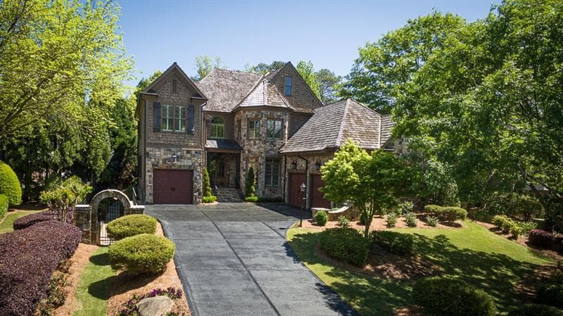 6 bedroom, 7 bathroom, 7,154 sq ft single family residence sold at 195 Ardsley Lane, Alpharetta, GA 30005