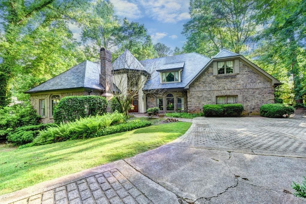 9345 Huntcliff Trace, Sandy Springs, GA 30350 — most recent listing photo
