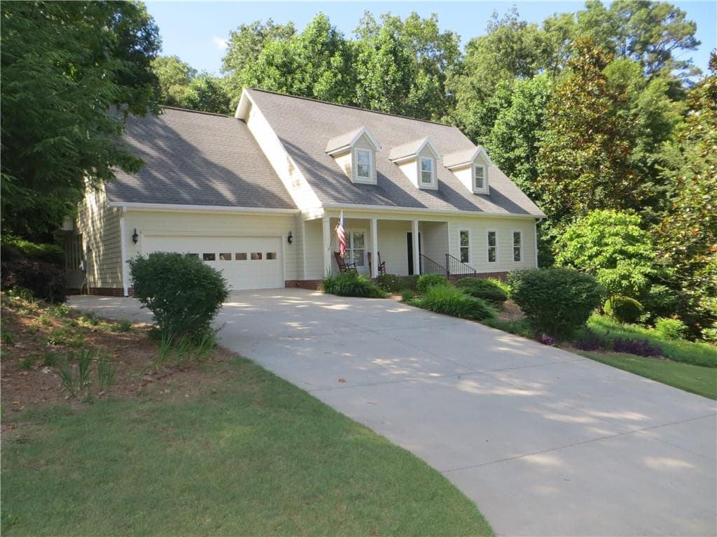 5 bedroom, 4 bathroom single family residence sold at 3635 Hanover Drive, Gainesville, GA 30506