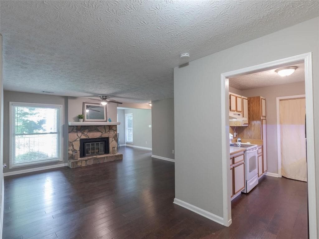 2 bedroom, 2 bathroom, 1,157 sq ft condominium sold at 1105 Lake Pointe Circle 1105, Roswell, GA 30075