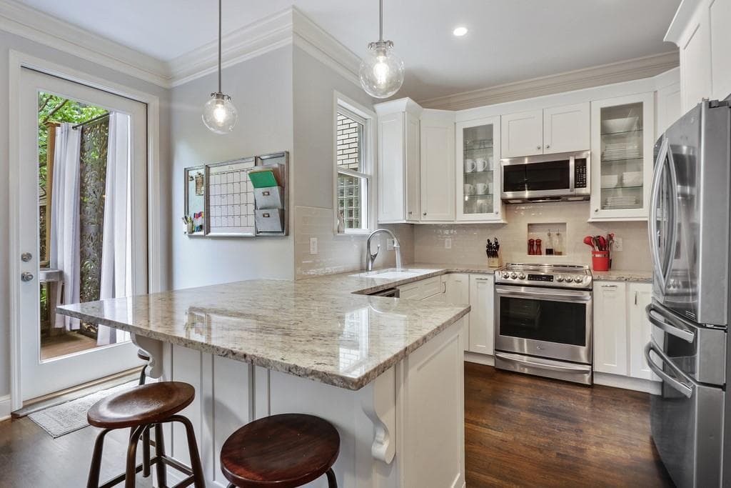 3 bedroom, 4 bathroom, 2,265 sq ft townhouse sold at 201 5th Street B, Atlanta, GA 30308