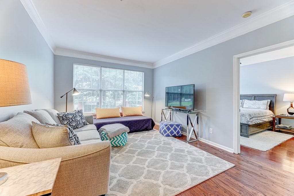 1 bedroom, 1 bathroom, 1,315 sq ft condominium sold at 200 Renaissance Parkway 204, Atlanta, GA 30308